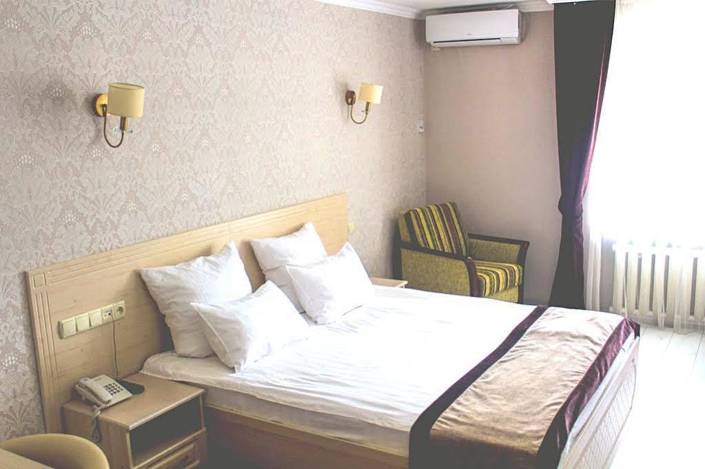 Hotel Tourist Astana Bagian luar foto