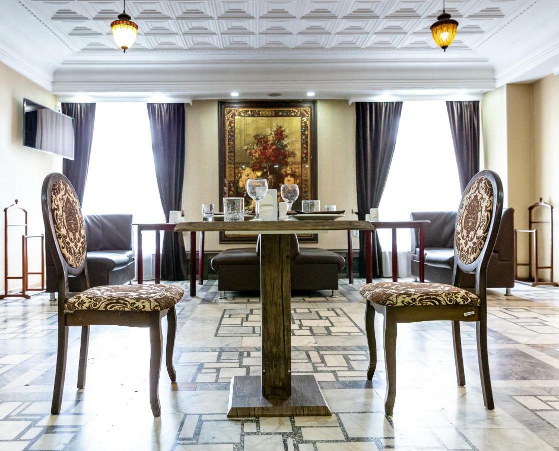 Hotel Tourist Astana Bagian luar foto