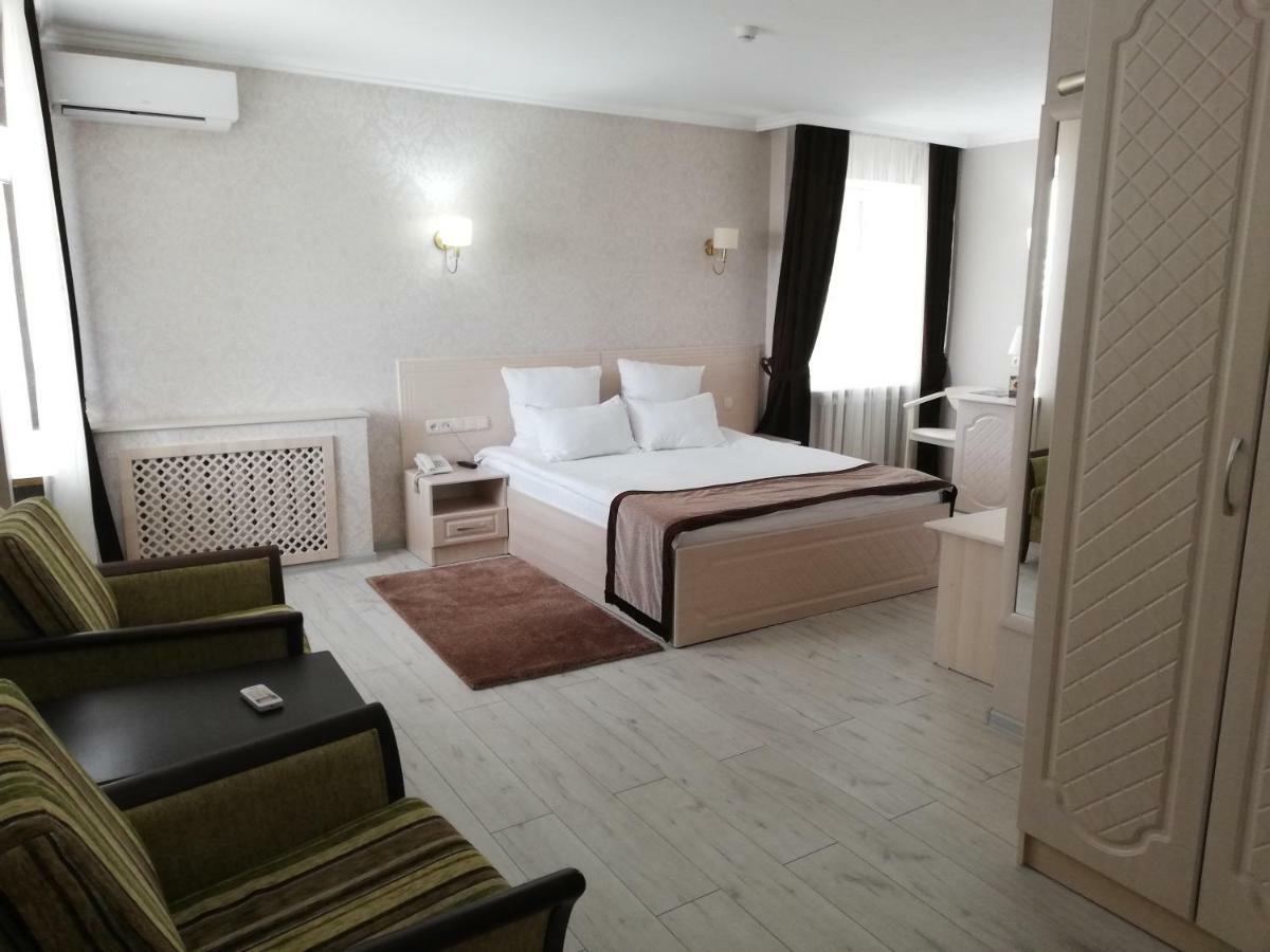 Hotel Tourist Astana Bagian luar foto