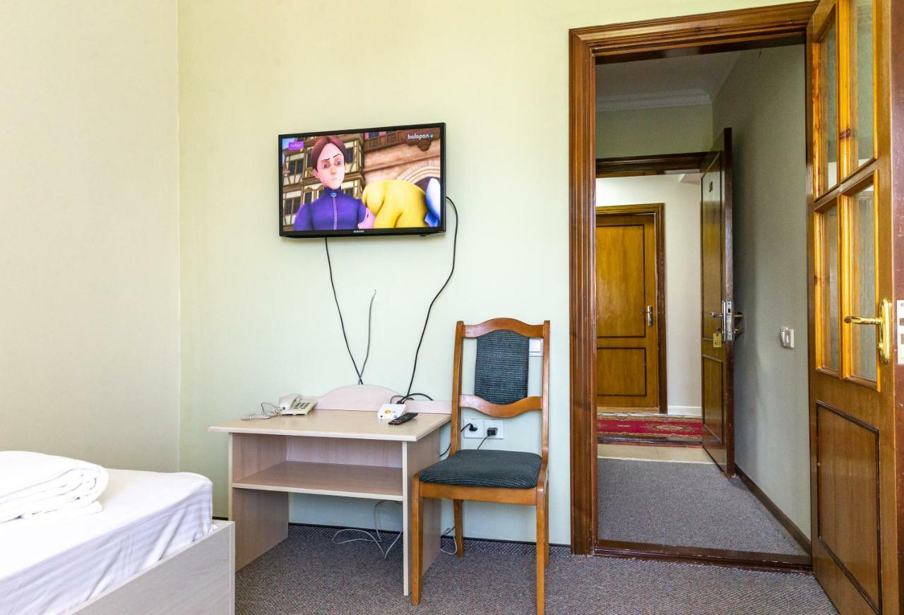 Hotel Tourist Astana Bagian luar foto