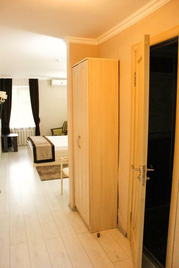 Hotel Tourist Astana Bagian luar foto
